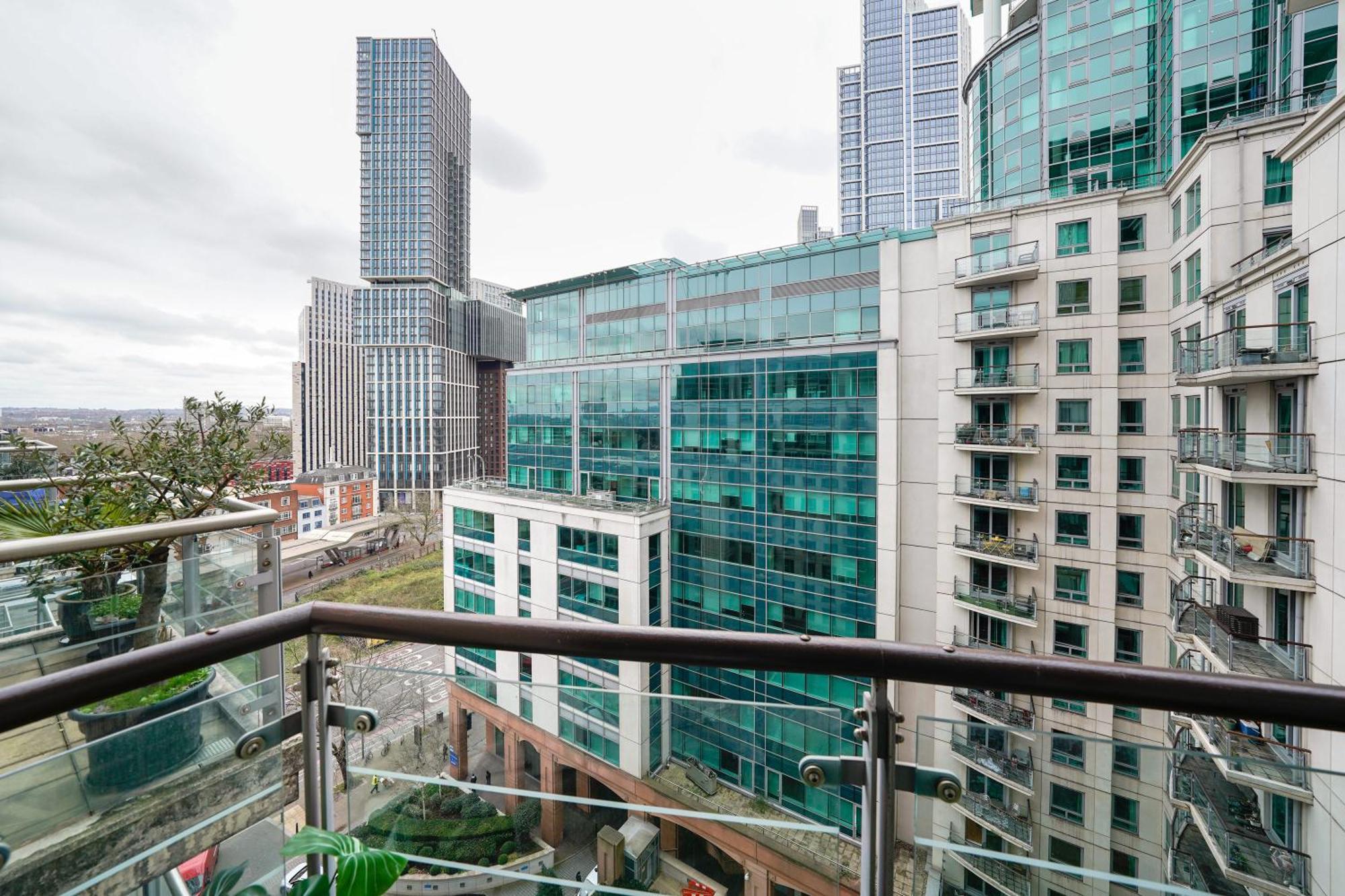 Апартаменти St George Wharf Лондон Екстер'єр фото